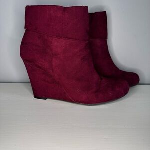 REPORT red suede wedge ankle boots - size 10 side zipper
